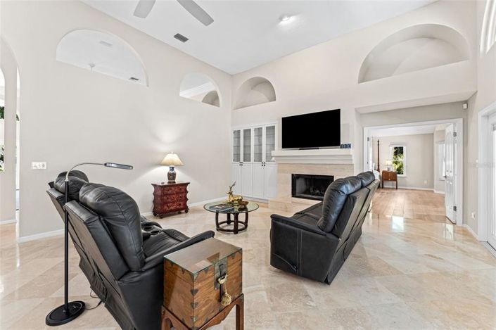 Image No.15-5 Bed House for sale