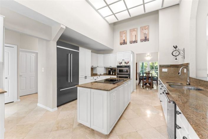 Image No.19-5 Bed House for sale