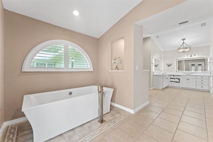 Image No.32-5 Bed House for sale