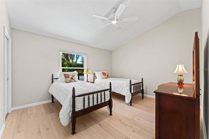 Image No.36-5 Bed House for sale