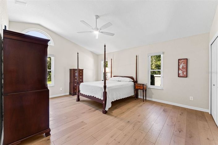 Image No.42-5 Bed House for sale