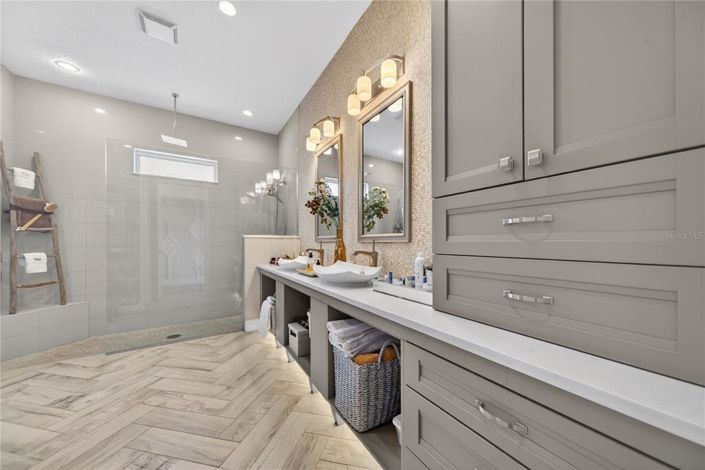 Image No.26-5 Bed House for sale