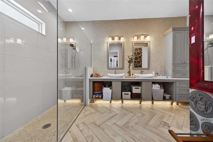 Image No.28-5 Bed House for sale