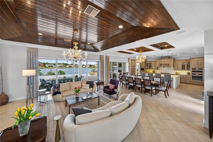 Image No.8-5 Bed House for sale