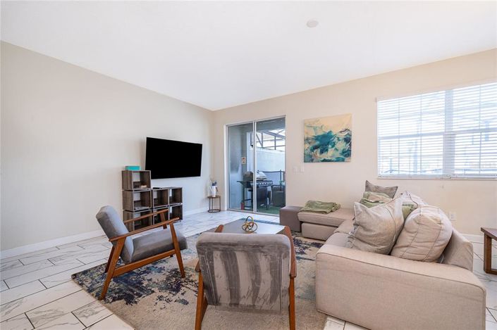 Image No.17-5 Bed Townhouse for sale