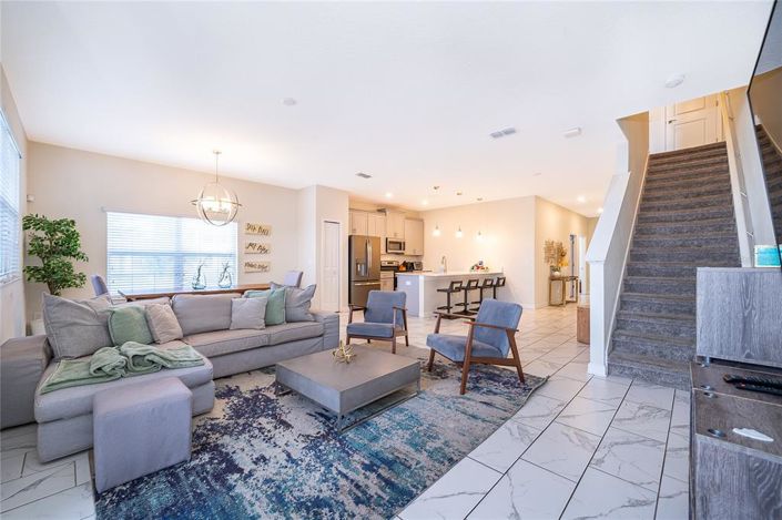 Image No.19-5 Bed Townhouse for sale