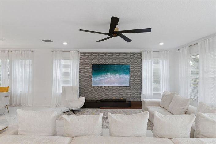 Image No.22-4 Bed House for sale