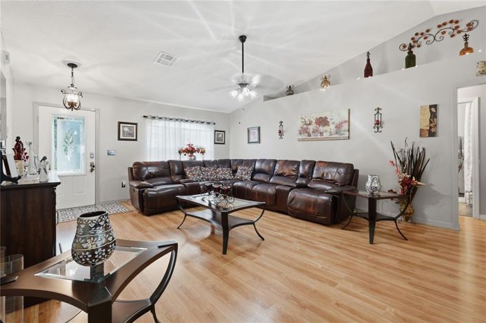 Image No.7-3 Bed House for sale