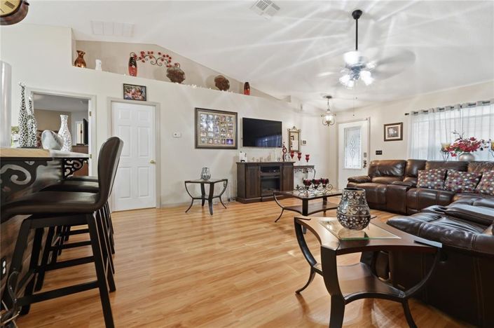 Image No.8-3 Bed House for sale