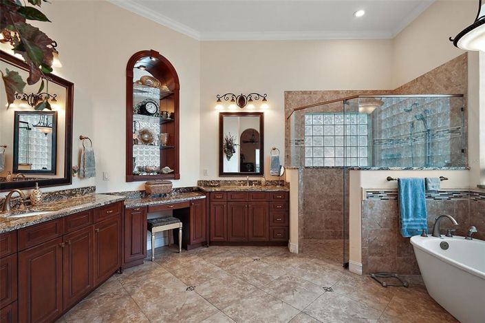 Image No.23-4 Bed House for sale