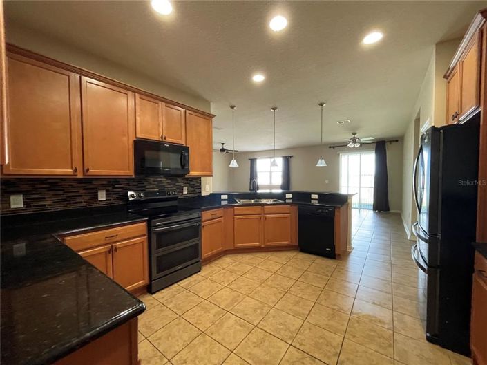 Image No.2-4 Bed House for sale