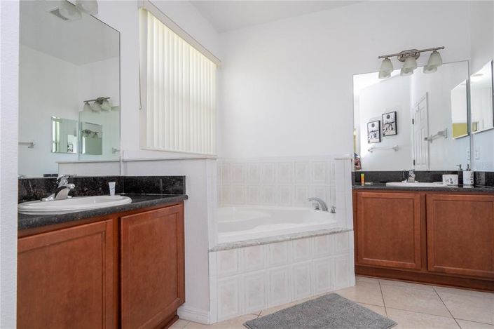 Image No.20-4 Bed House for sale