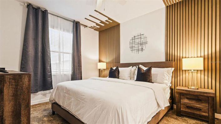 Image No.8-8 Bed House for sale