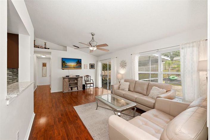 Image No.8-3 Bed House for sale
