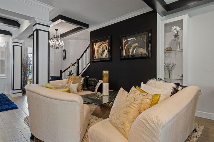 Image No.8-5 Bed House for sale
