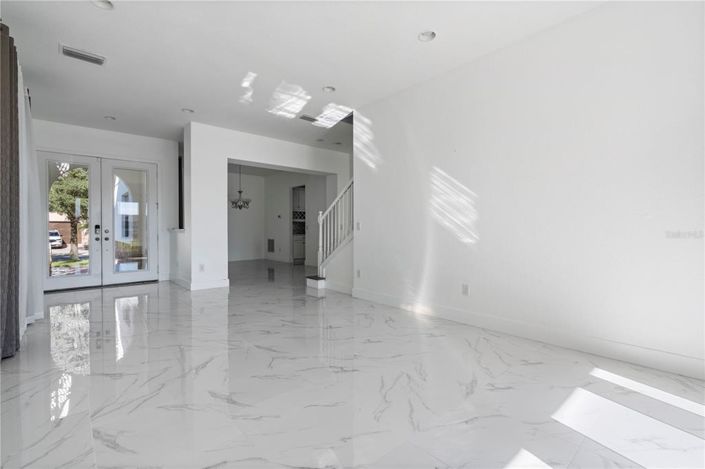 Image No.20-5 Bed House for sale
