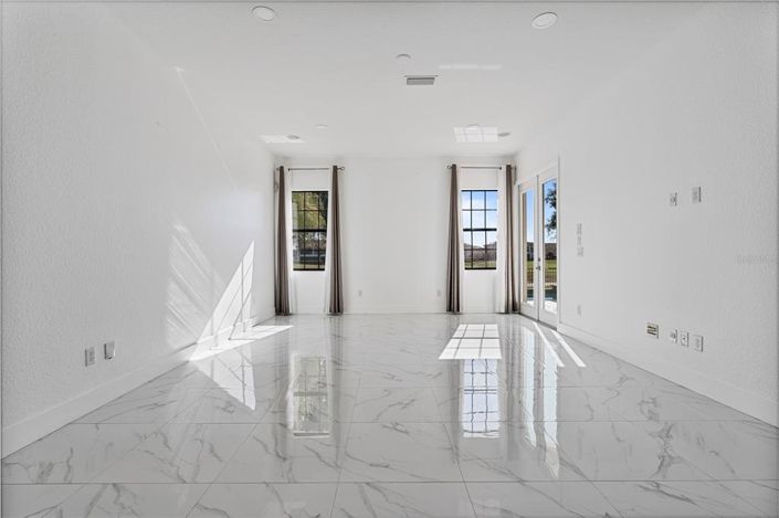 Image No.27-5 Bed House for sale