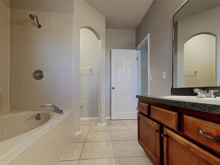 Image No.9-4 Bed House for sale