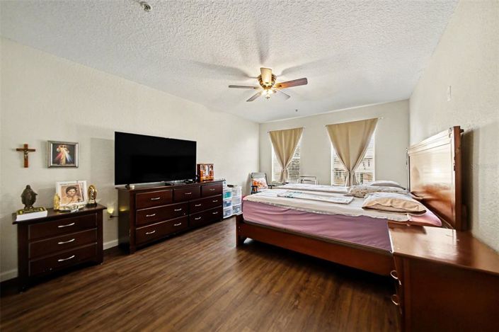 Image No.11-3 Bed Townhouse for sale