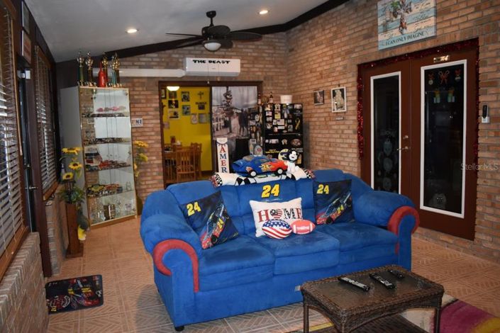 Image No.9-3 Bed House for sale