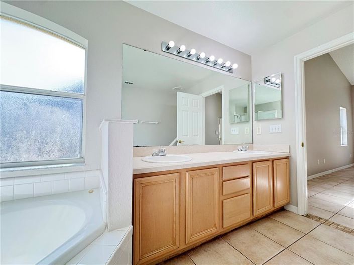 Image No.9-3 Bed House for sale
