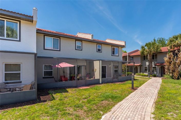 Image No.21-2 Bed Townhouse for sale