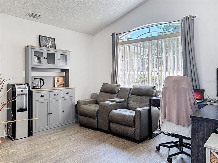 Image No.10-3 Bed House for sale