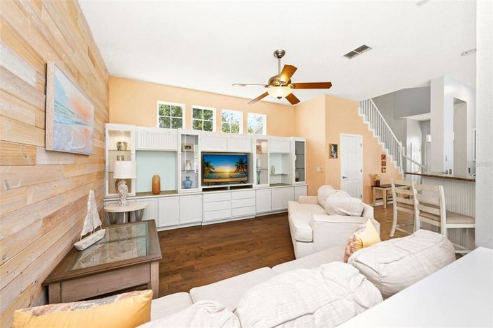 Image No.10-3 Bed House for sale