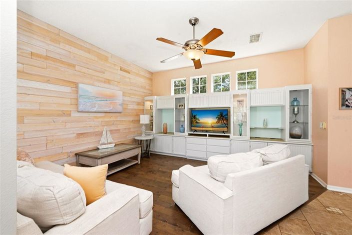 Image No.11-3 Bed House for sale