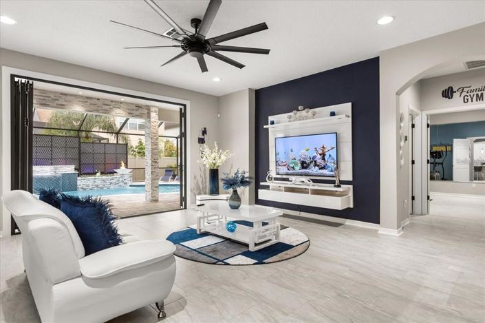 Image No.9-6 Bed House for sale