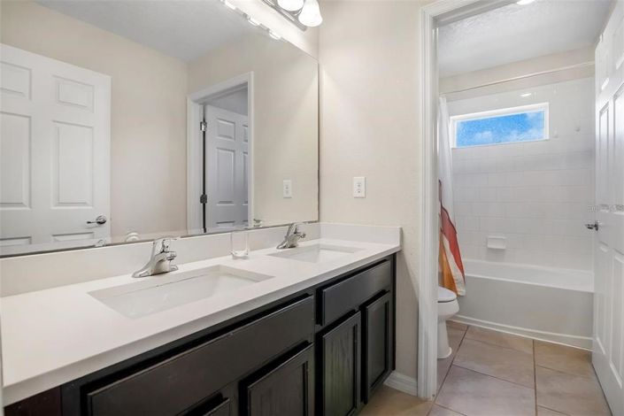 Image No.18-4 Bed House for sale