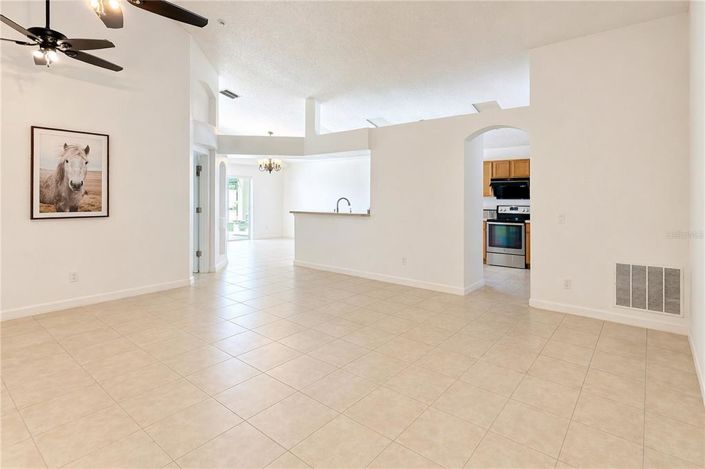 Image No.11-3 Bed House for sale