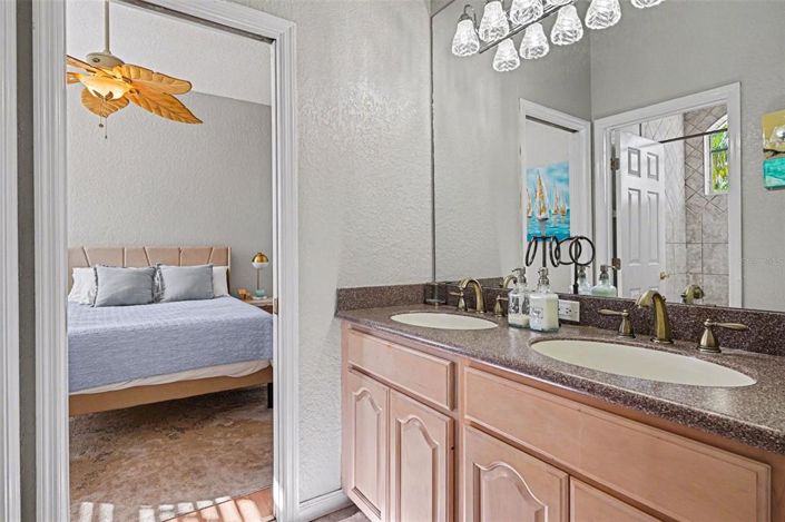 Image No.17-4 Bed House for sale