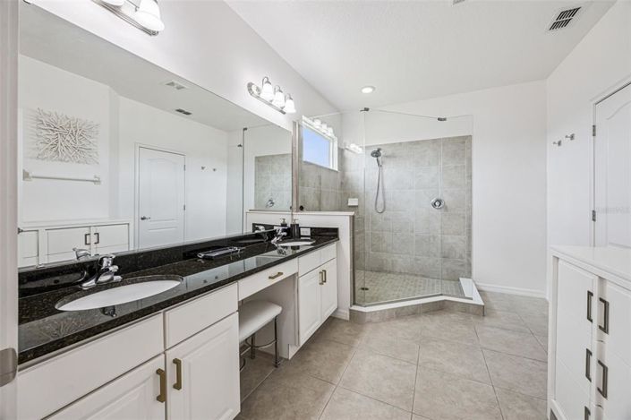 Image No.13-6 Bed House for sale