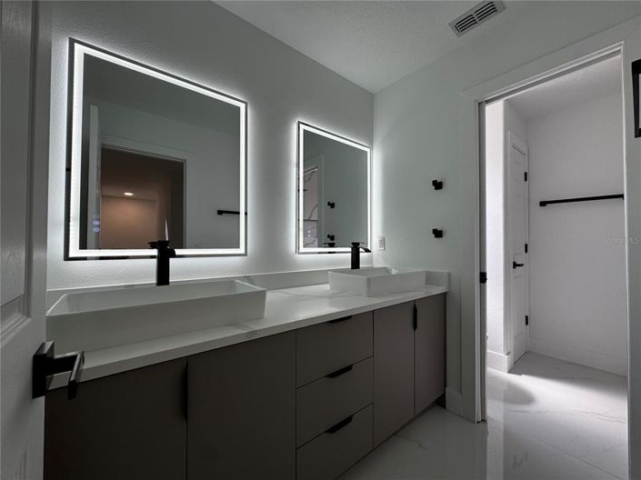 Image No.11-5 Bed House for sale