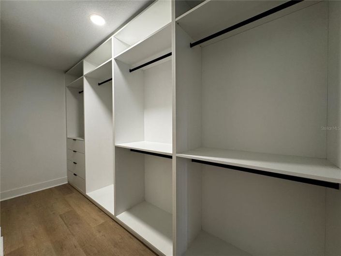 Image No.19-5 Bed House for sale