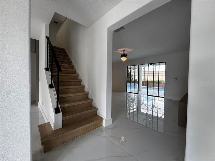 Image No.22-5 Bed House for sale