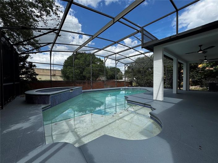 Image No.24-5 Bed House for sale