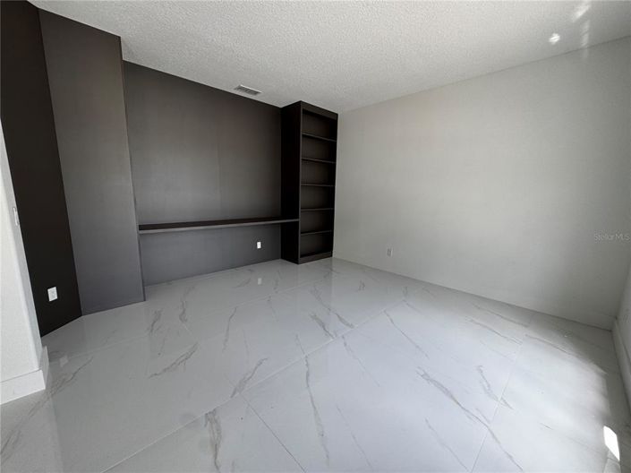 Image No.3-5 Bed House for sale