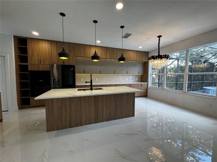 Image No.5-5 Bed House for sale