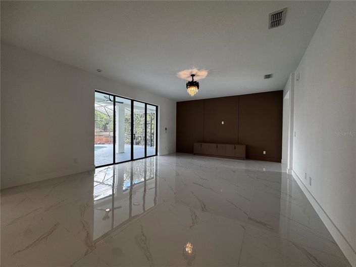 Image No.7-5 Bed House for sale