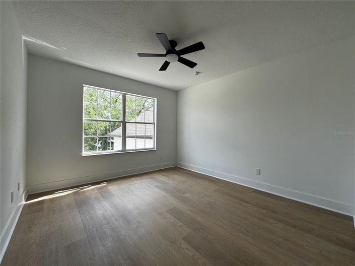 Image No.9-5 Bed House for sale