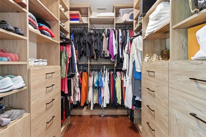 Image No.19-4 Bed House for sale