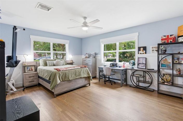 Image No.21-4 Bed House for sale