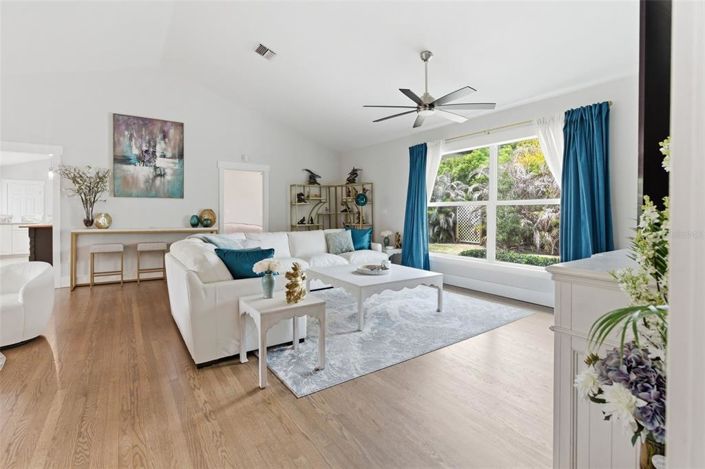 Image No.8-4 Bed House for sale