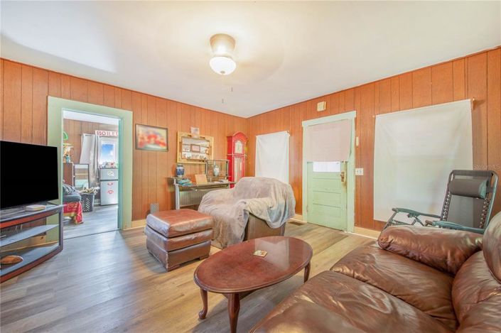 Image No.5-2 Bed House for sale