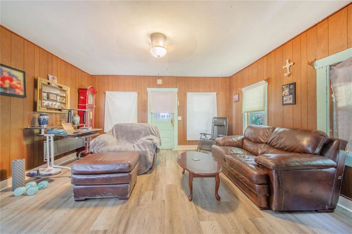 Image No.6-2 Bed House for sale