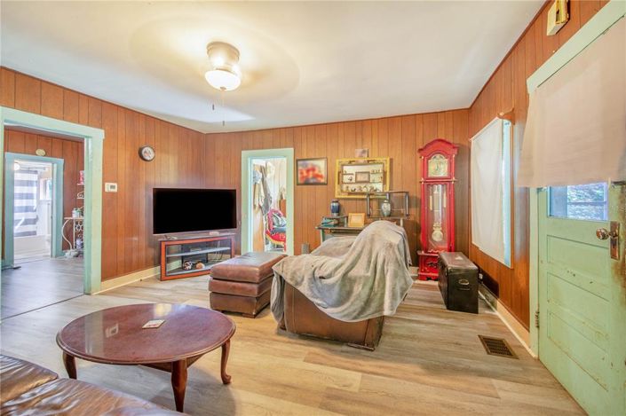 Image No.8-2 Bed House for sale