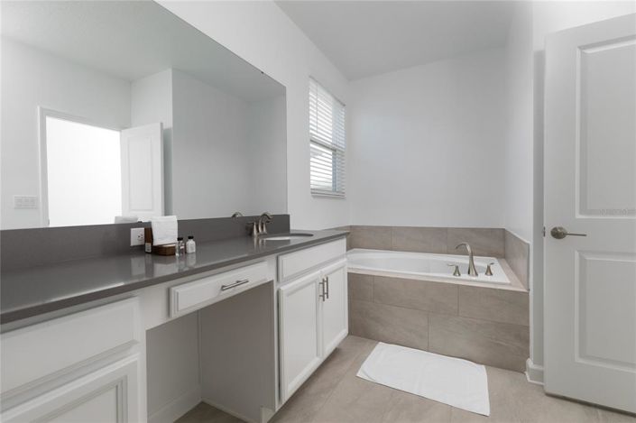 Image No.24-5 Bed House for sale