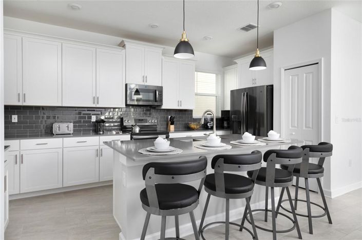 Image No.8-5 Bed House for sale